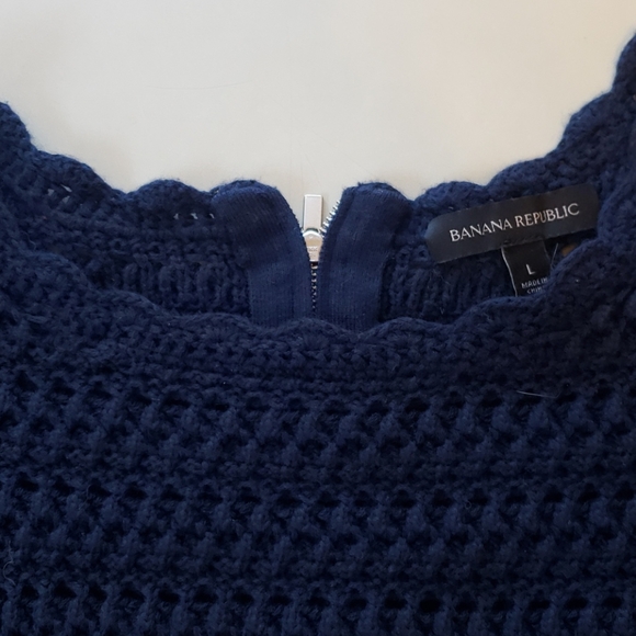 Banana Republic knit blouse. - Picture 2 of 3